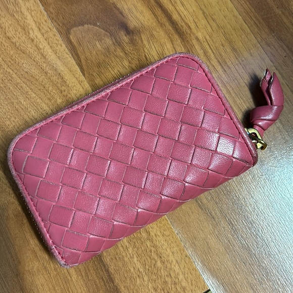 Authentic Bottega Veneta Intrecciato Leather Zip Around Wallet - Picture 8 of 16